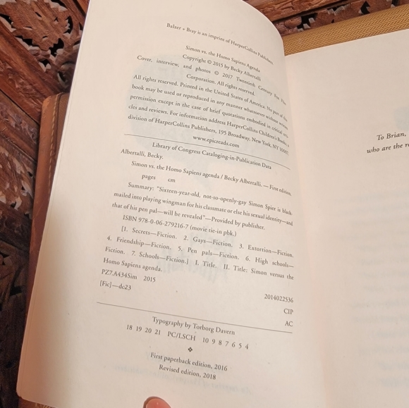 2 Becky Albertalli Books Simon vs. The Homosapiens Agenda and Leah on the Beat - Picture 9 of 14